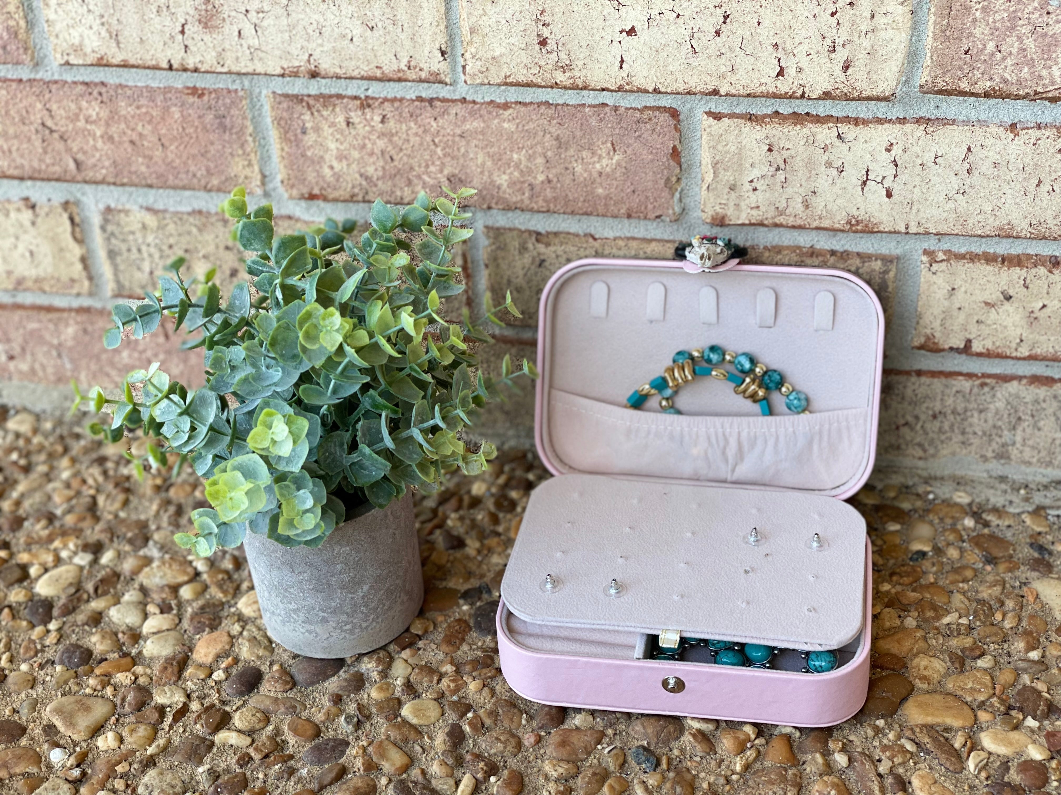 The Rosey Steer Traveler Case