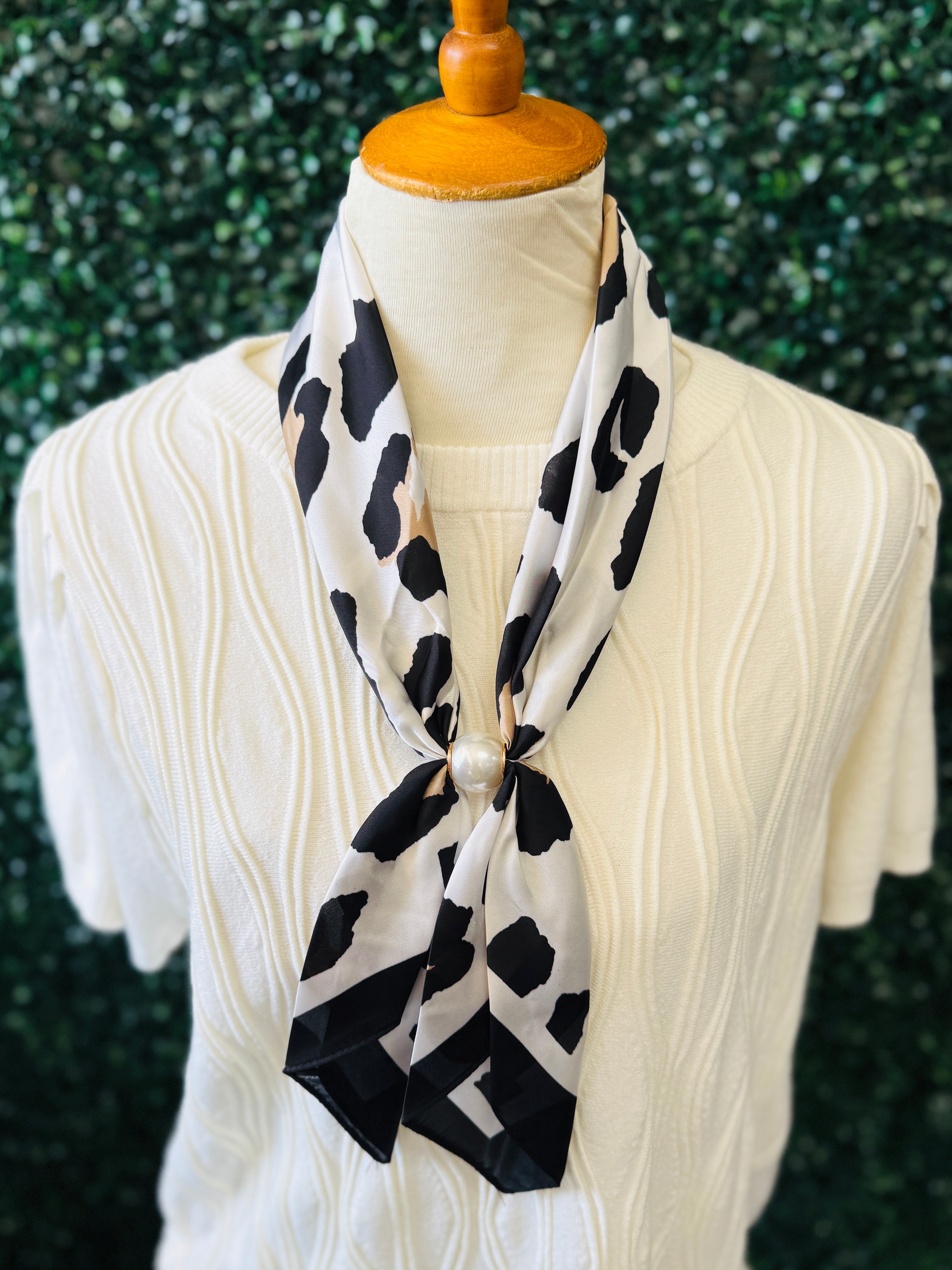 Printed Pearl Closure Scarf Necklace