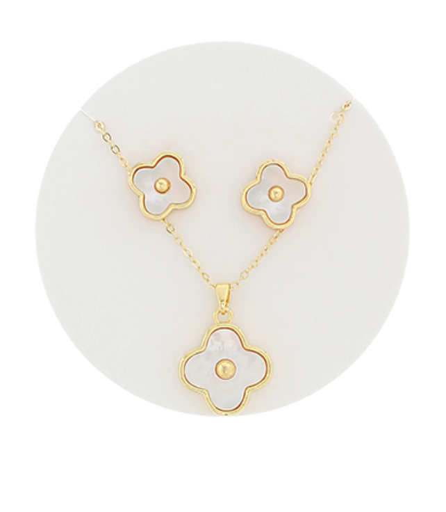 Clover Necklace Set