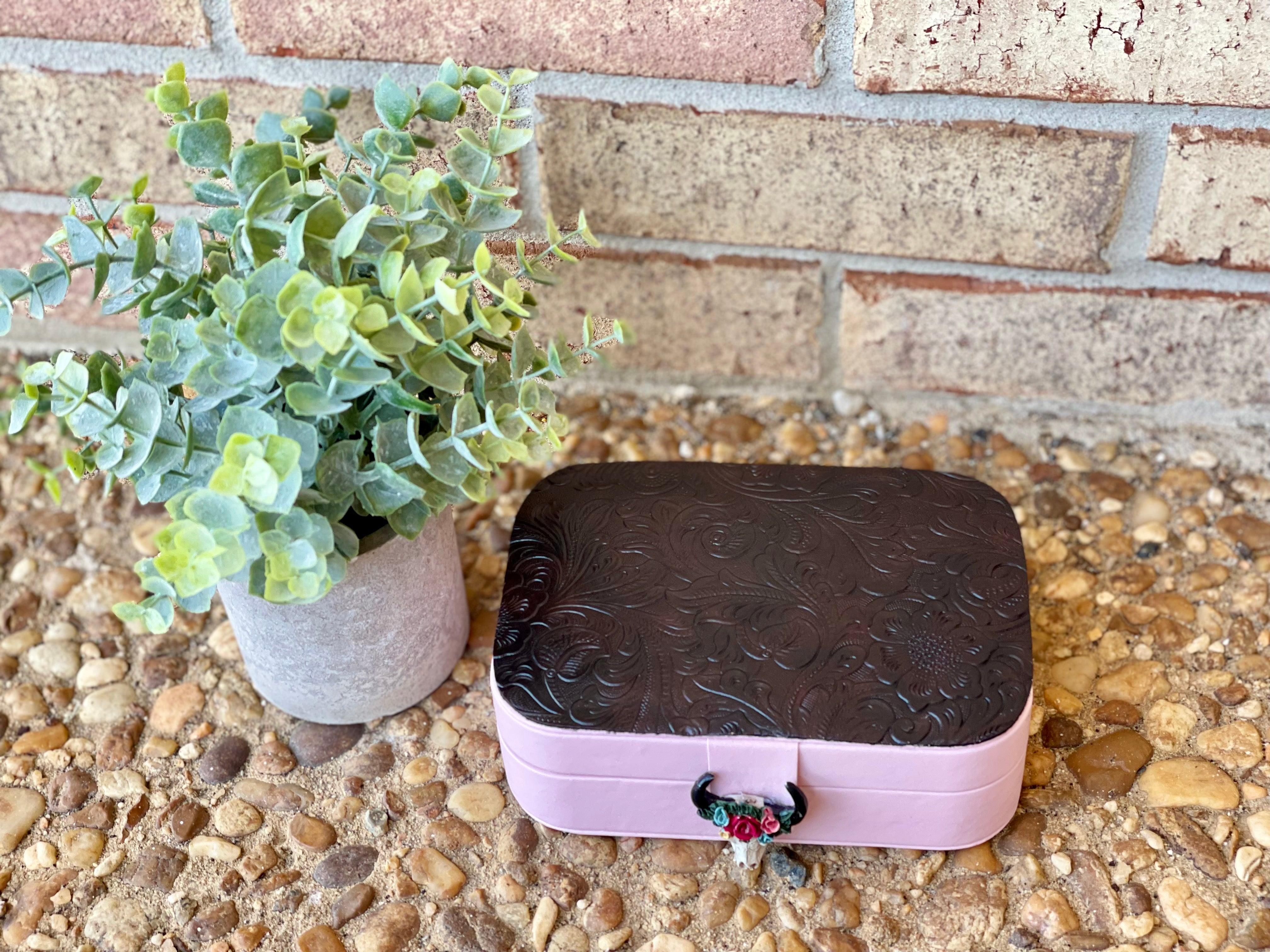 The Rosey Steer Traveler Case